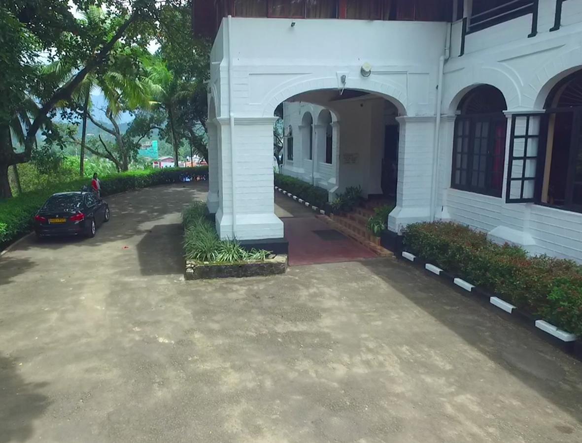 Ratnapura Rest House Hotell Exteriör bild